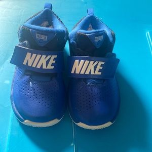 Nike Boys' 9c Toddler Team Hustle Blue Sneaker (Las)
